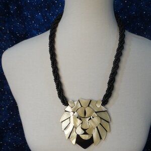 Vintage Mother of Pearl Inlay Black Lucite Lion Head Twisted Beaded Necklace 24"